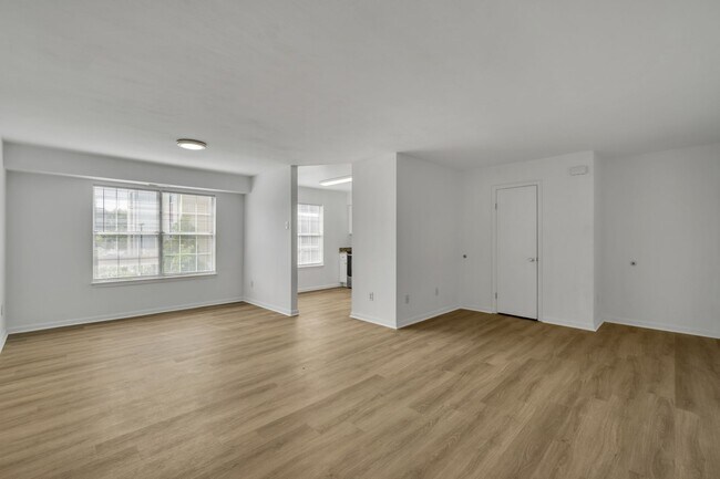 Foto del edificio - Easy Living- Easy Leasing- 2 Bedroom Apart...