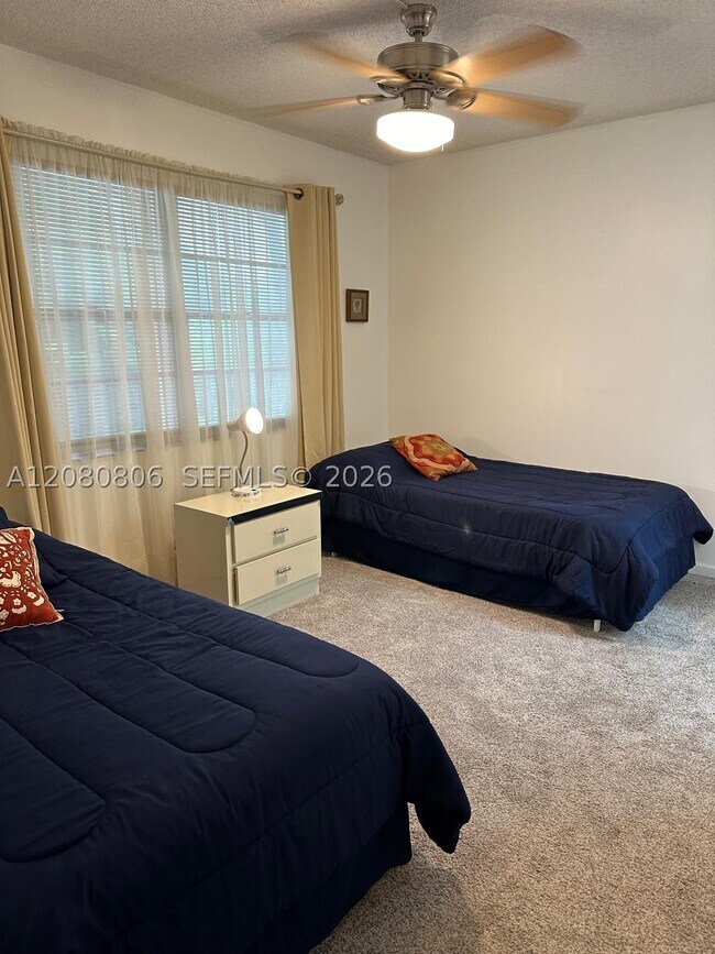Foto del edificio - 12950 SW 4th Ct