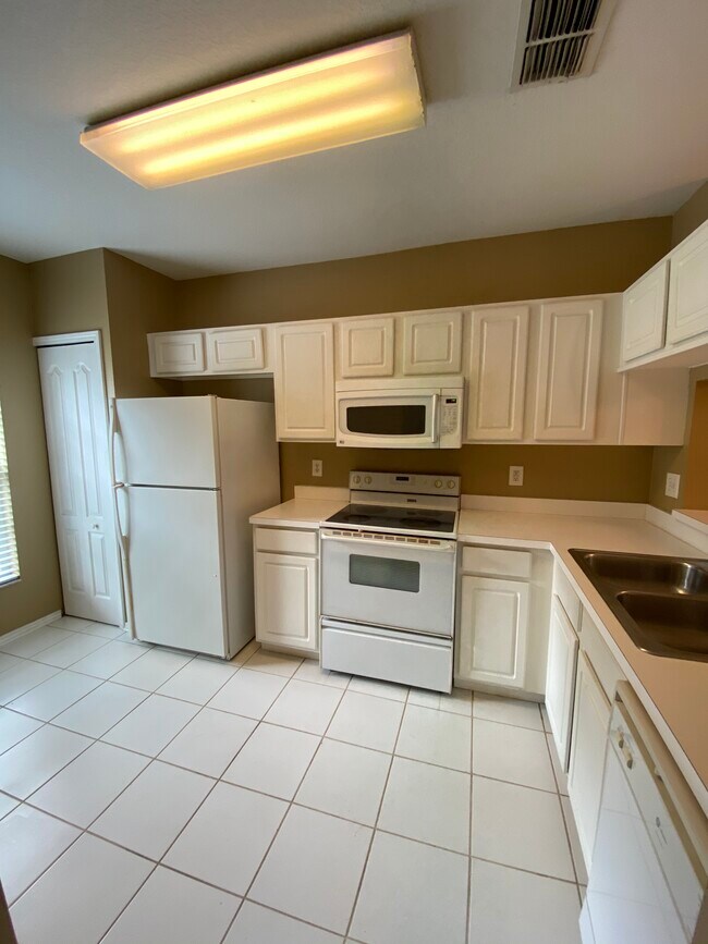 Building Photo - 1309 Throckmorton Dr
