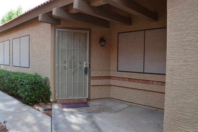 Foto del edificio - 4648 W Harrison St