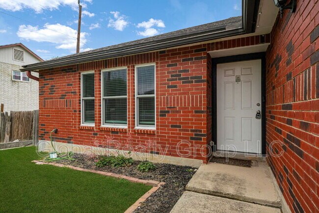 Building Photo - 6814 Park Haven