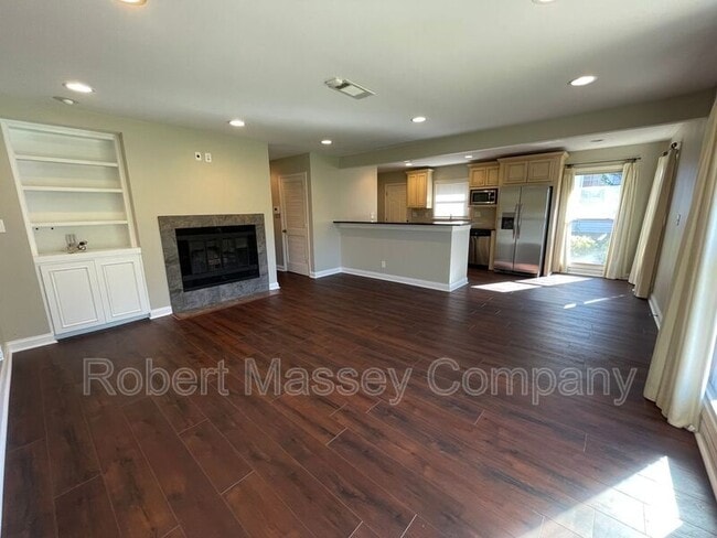 Building Photo - 2383 Clarendon Ave