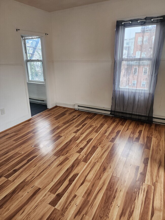 Building Photo - 49 Everett St