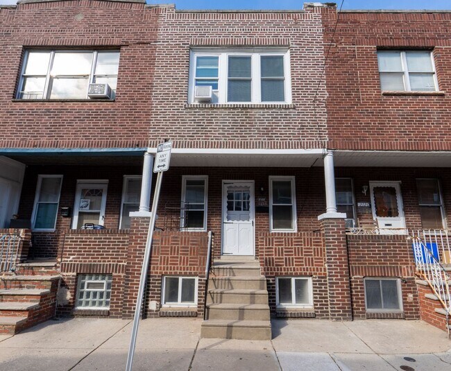 Building Photo - Passyunk West lovely two bedroom