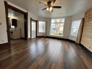 Building Photo - 800 W 12th St