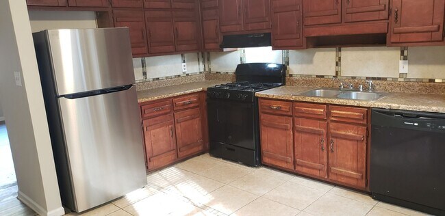 Foto del edificio - **$400 OFF FIRST FULL MONTH OF RENT**105 Meadowbrook Court Unit A - Available Now! Ask how you ca...