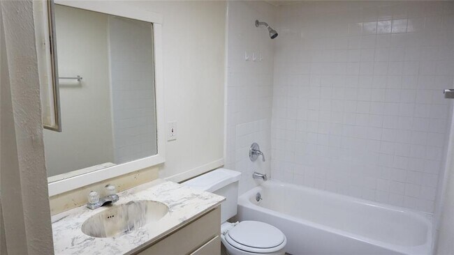 Building Photo - 1206 Yukon Dr