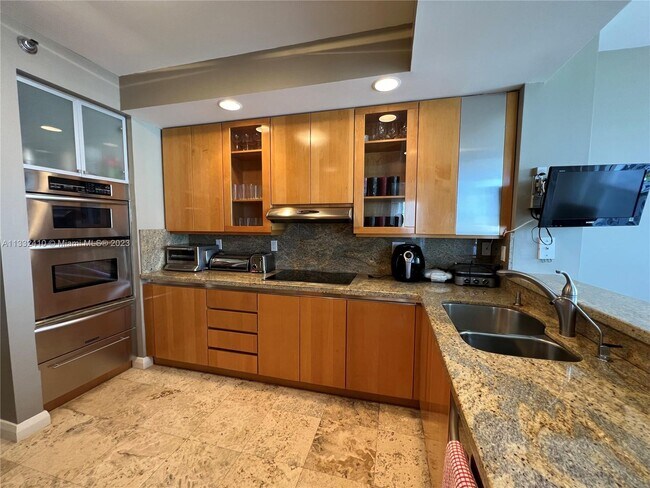 Foto del edificio - 21150 NE 38th Ave