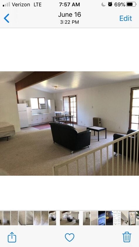 Living room - 921 Oxford Ave