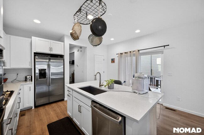 Foto del edificio - 8195 Monte Vista Cir