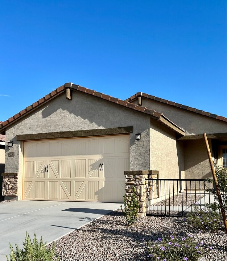 Foto principal - 40090 W Wade Dr