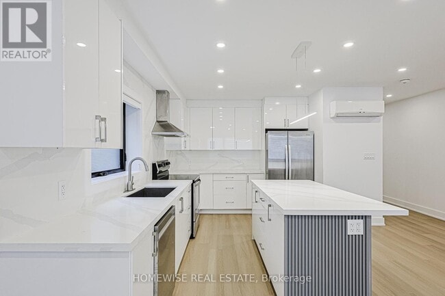 Photo du bâtiment - 999 Eglinton Ave W