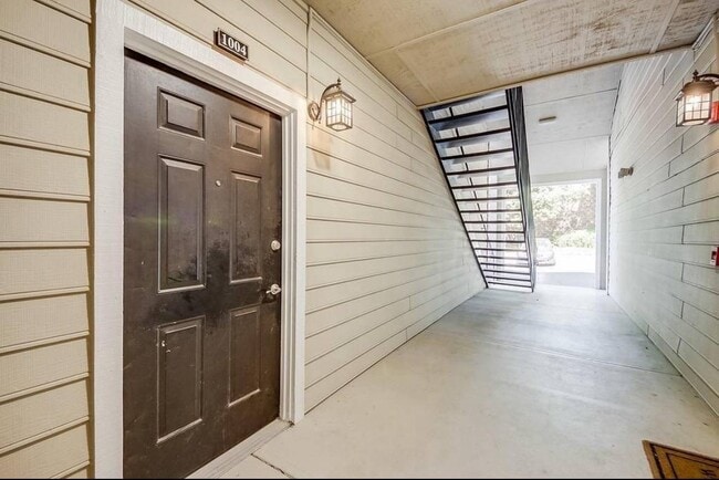 Building Photo - 1250 Parkwood Cir SE