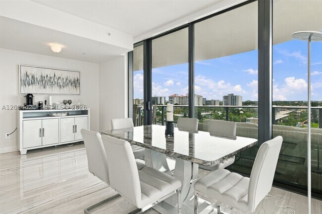 Foto del edificio - 730 N Ocean Blvd