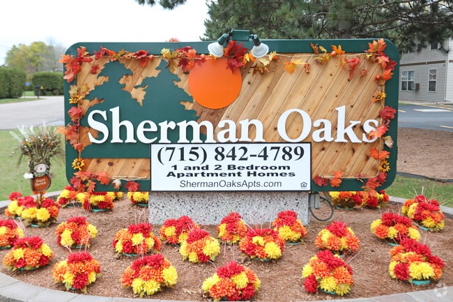Building Photo - Sherman Oaks Apartments