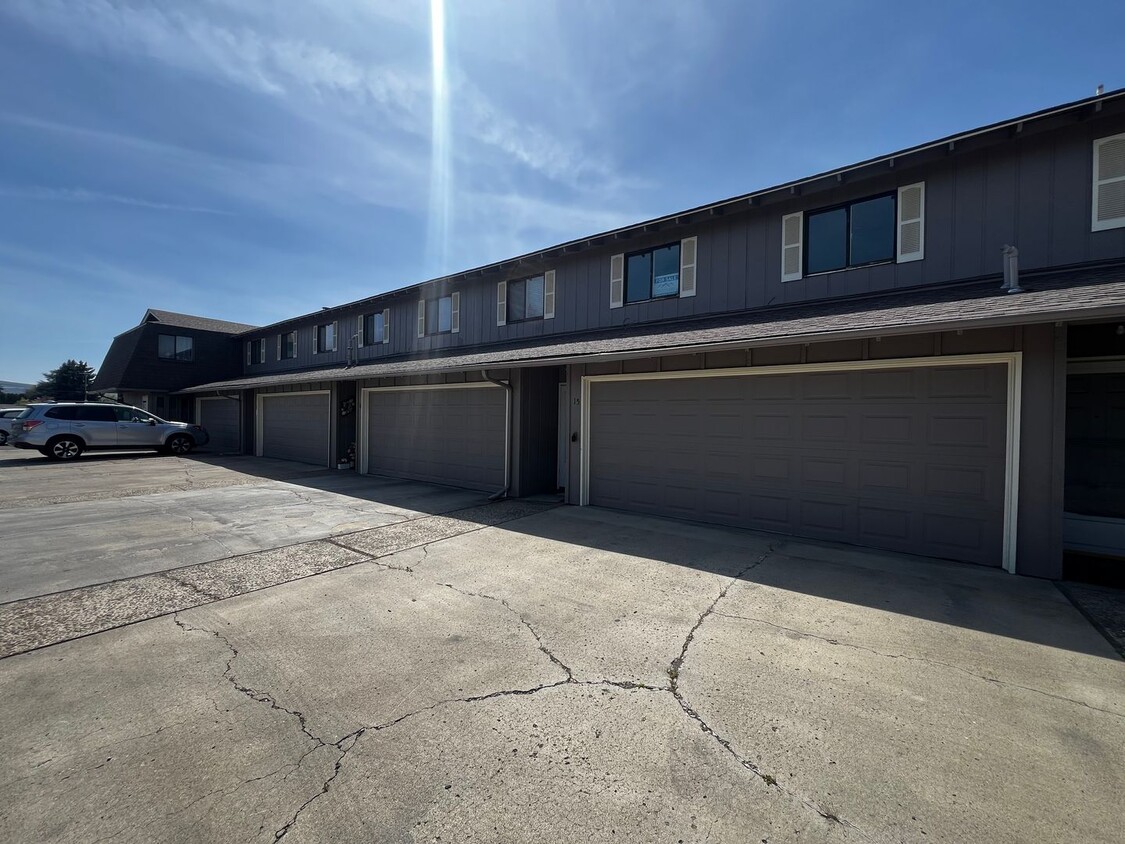 Primary Photo - Non-Refundable & Security Deposit Total: $...