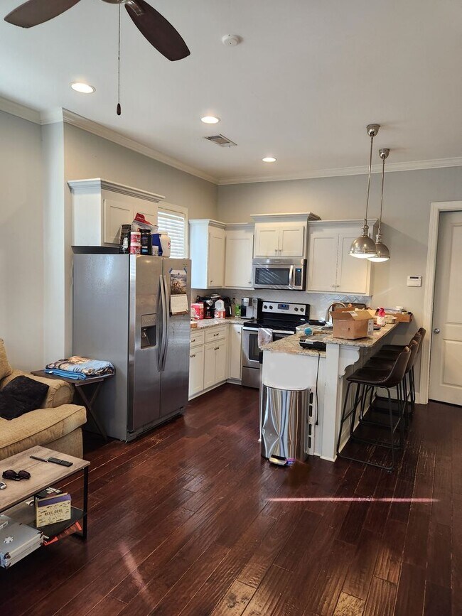 Foto del edificio - 3 bed 3 bath Condo Great Downtown Location