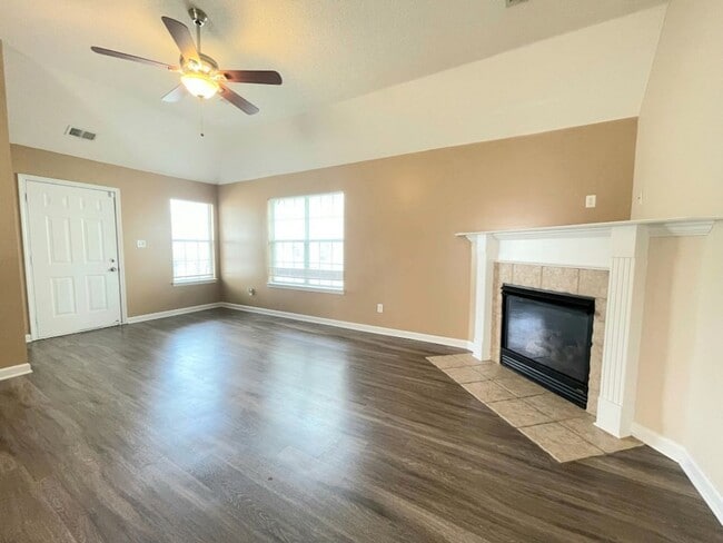 Photo - Villas of Northcreek House