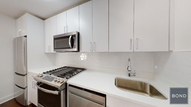 Building Photo - 20 Beekman Pl