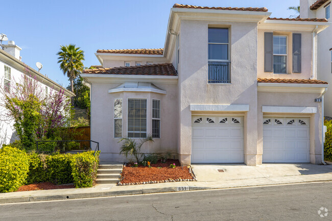 Building Photo - 651 S Ave 61