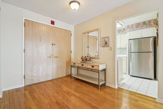 Foto del edificio - 10 Smith Manor Blvd