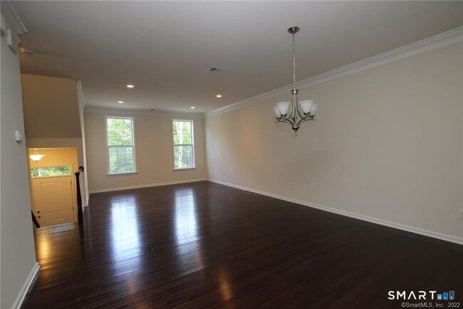 Building Photo - 10 Moorland Dr