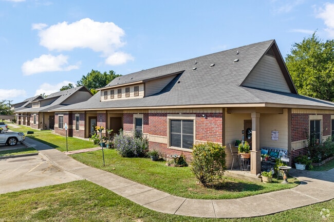 Primary - Mexia Gardens Apartments