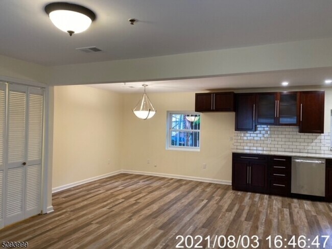 Building Photo - 10 Harding Terrace