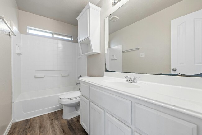 Building Photo - 307 Leo Ln