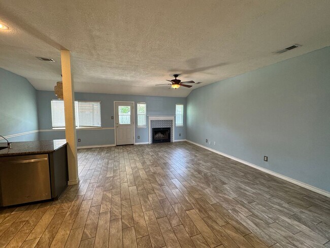 Foto del edificio - 3306 Levy Ln