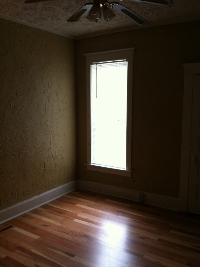 Building Photo - One Bedroom Downtown