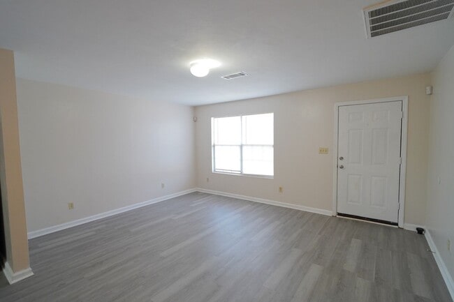 Building Photo - 3178 N Ridge Rd