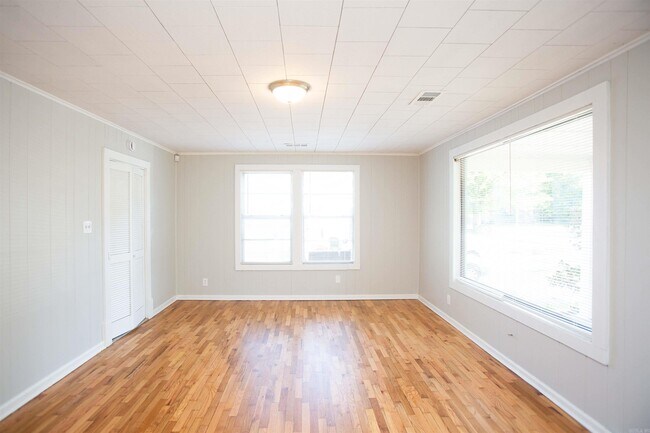 Building Photo - 1810 Moss St