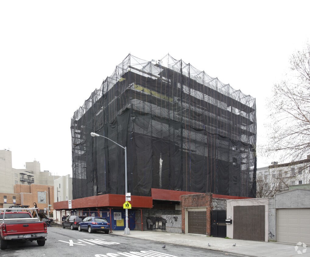 Primary Photo - 260 N 9th St
