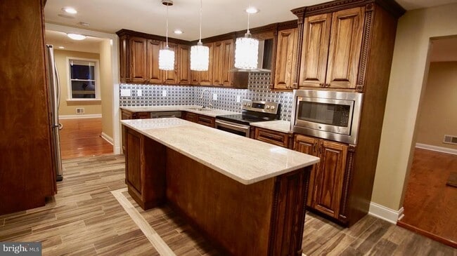 Building Photo - 1711 Roland Ave