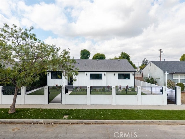 Primary Photo - 6219 Sylvia Ave