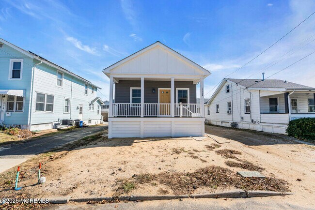 Building Photo - 1708 B St