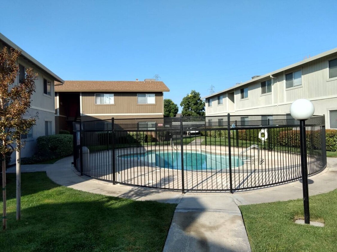 430 Sutter St Unit 4, Manteca, CA 95336 Apartments in Manteca, CA