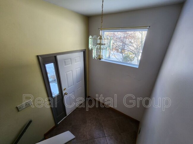 Foto del edificio - 310 Meadowlark Dr