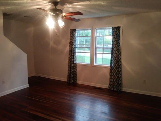 Foto del edificio - 580 Fairview Rd