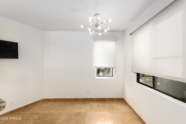 Foto del edificio - 5101 N Casa Blanca Dr