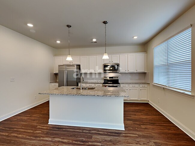 Foto del edificio - 8105 Brookbend Dr