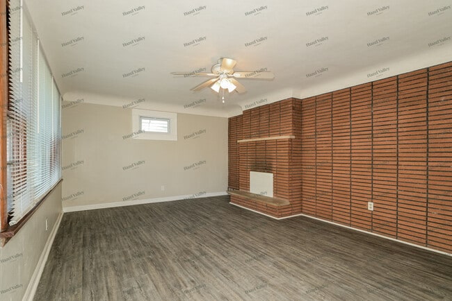 Building Photo - 152 Flora Dr