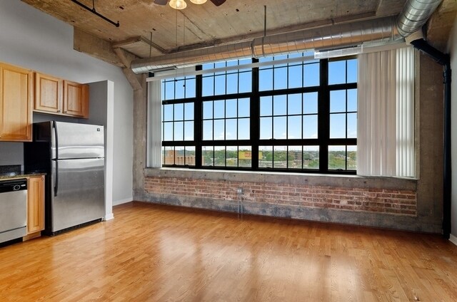 Foto principal - 3963 W Belmont Ave