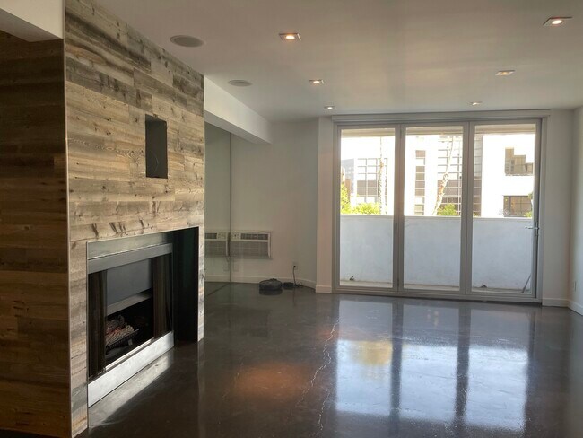 Living Room - 11645 Montana Ave