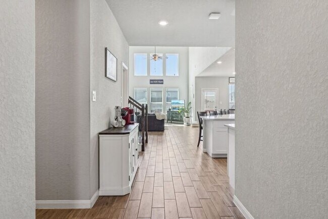 Foto del edificio - Spacious 1.5 Story Home with a Versatile Floorplan