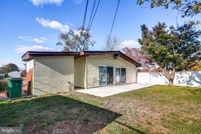 Foto del edificio - 4727 Three Oaks Rd