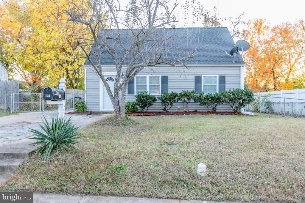 Foto principal - 121 Cabbel Dr