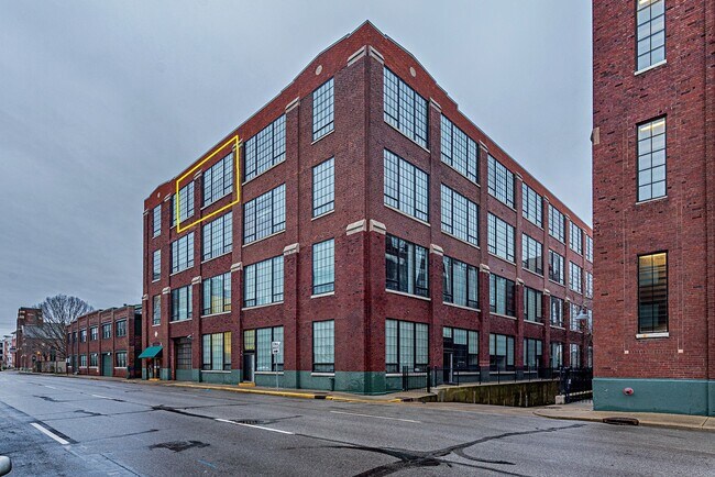 Building Photo - 630 N College Ave
