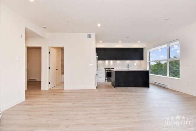 Building Photo - Effortless Living in the Heart of South Su...